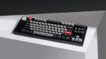 Keychron Q3 Pro SE Carbon Black QMK TKL RGB Безжична геймърска механична клавиатура с Keychron K Pro Brown суичове