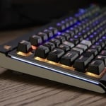 Corsair Gaming Strafe RGB Геймърска механична клавиатура с Cherry MX Brown суичове