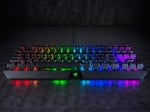 Razer BlackWidow X Tournament Edition Chroma Геймърска механична клавиатура със зелени Razer суичове