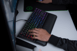 Razer BlackWidow Tournament Edition Chroma V2 Геймърска механична клавиатура със зелени Razer суичове