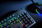Razer BlackWidow V4 X Геймърска механична клавиатура с Razer Green суичове